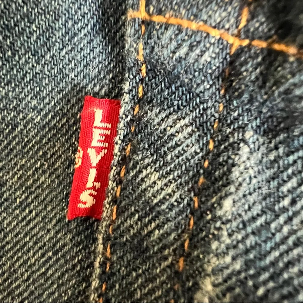 LEVI’S 501 Sz 29 Distressed Mid Wash Raw Hem Button Fly High Rise Jean Size 29